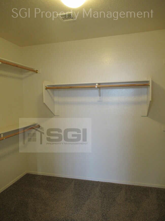 Building Photo - 25575 W Winslow Ave