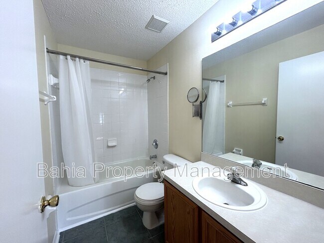 Building Photo - 7326 E Bank Dr
