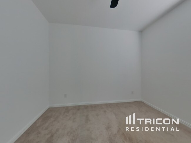 Building Photo - 932 Skytop Dr