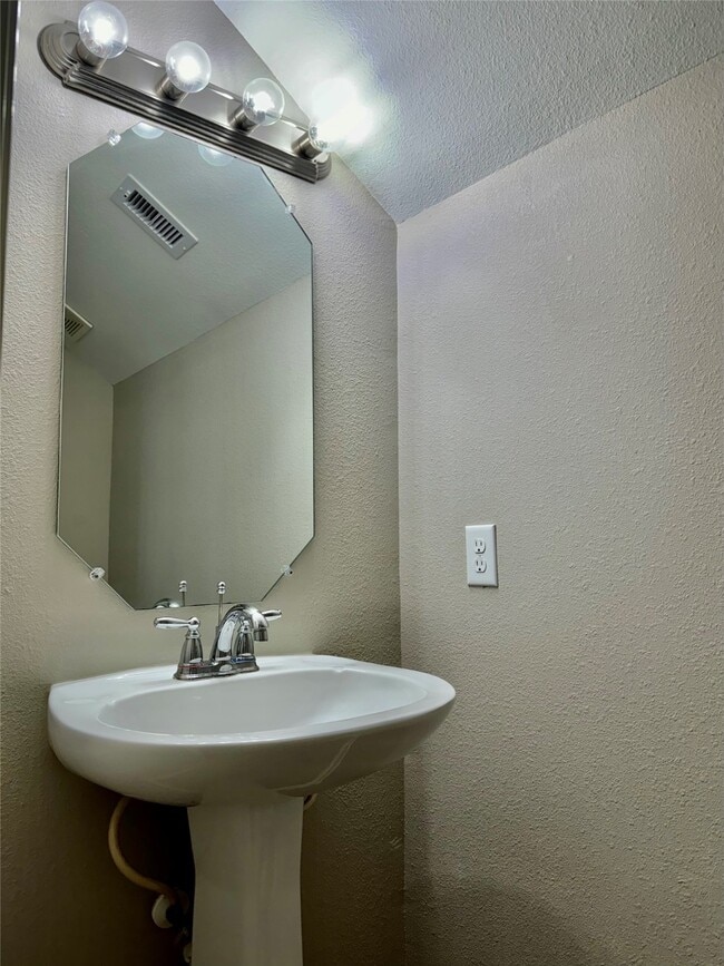 Building Photo - 28019 Canyon Wren Dr