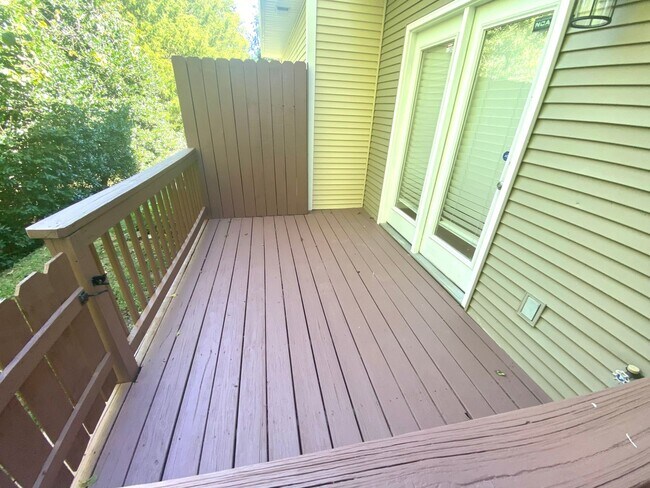 Building Photo - 2 bedrooms - 2 1/2 bath townhome - newly remodeled