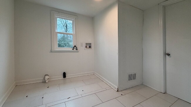 Building Photo - For Rent: 3+ BR, 3BA house. (Please speak with us before applying.)