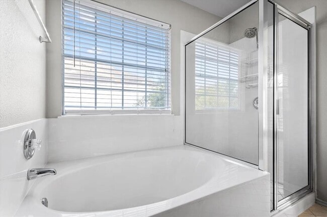 Building Photo - 10525 Hainsworth Park Dr