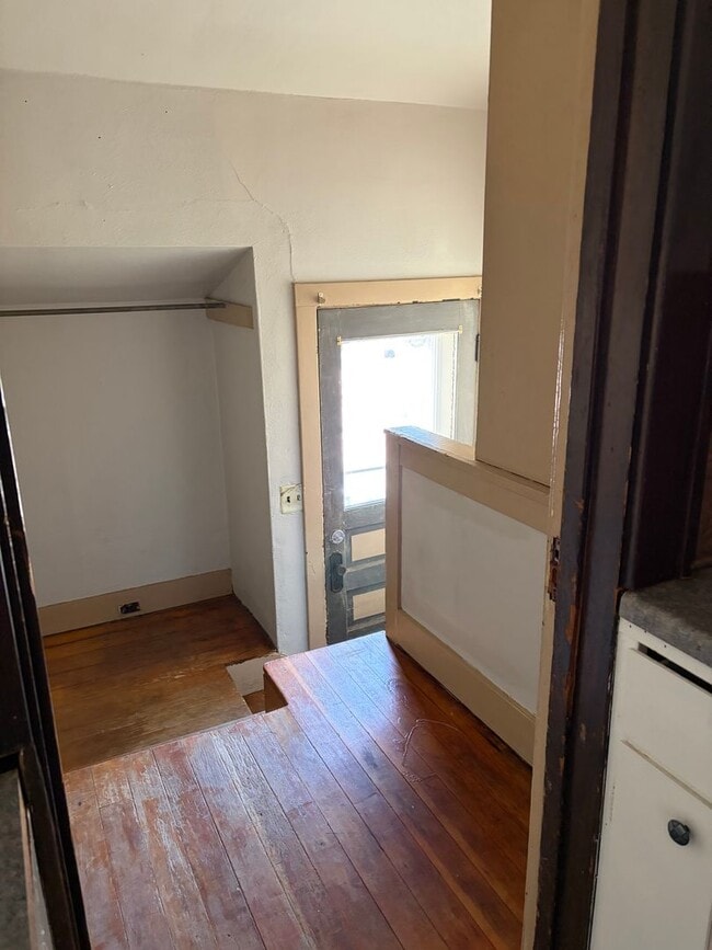 Building Photo - 918 S 1st Ave