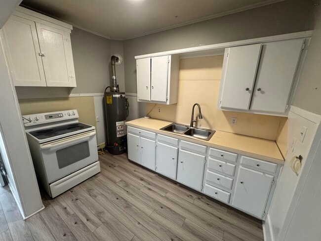 Building Photo - 1105 Bluff St