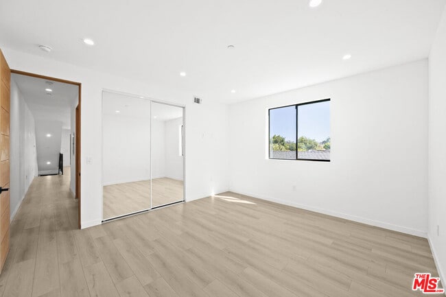 Building Photo - 2123 Cloverdale Ave