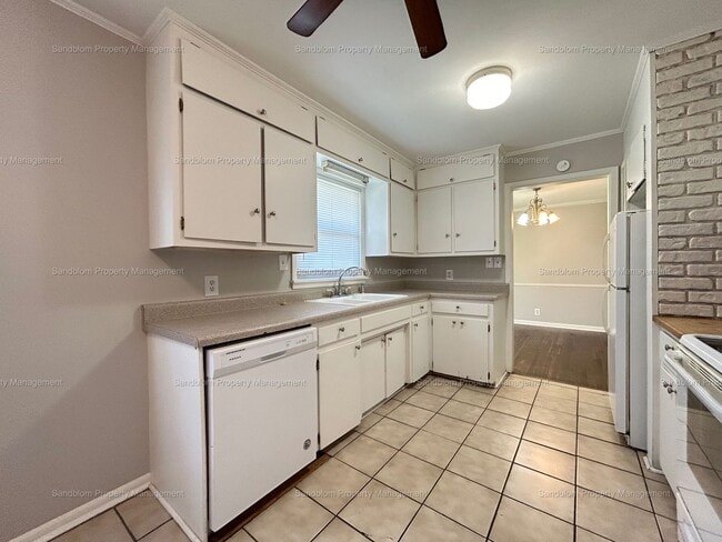 Building Photo - FOR LEASE | Mid-town Tulsa | 3 Bed, 2 Bath...