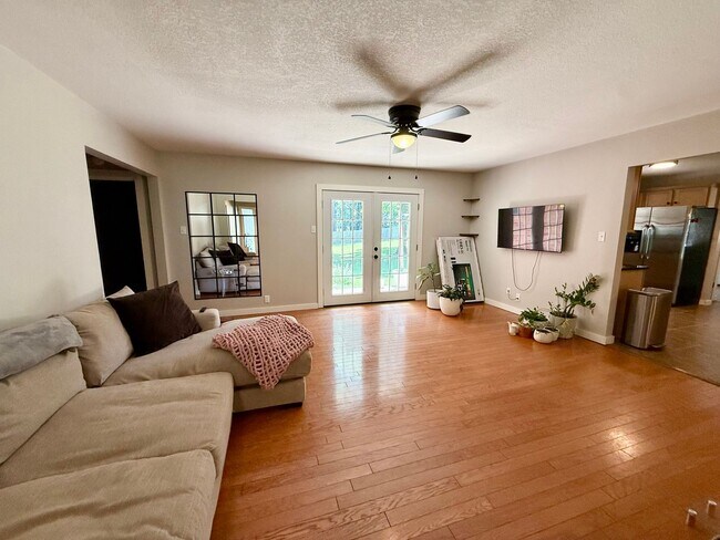 Building Photo - 316 Marzee Ann Dr