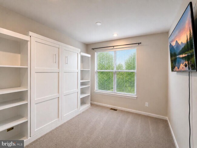 Building Photo - 4930 MacDonough Pl
