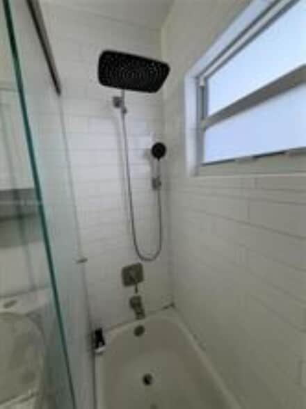 Building Photo - 2591 NE 55th Ct