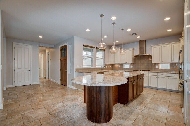 Building Photo - Well Appointed Home for Rent in Astoria!