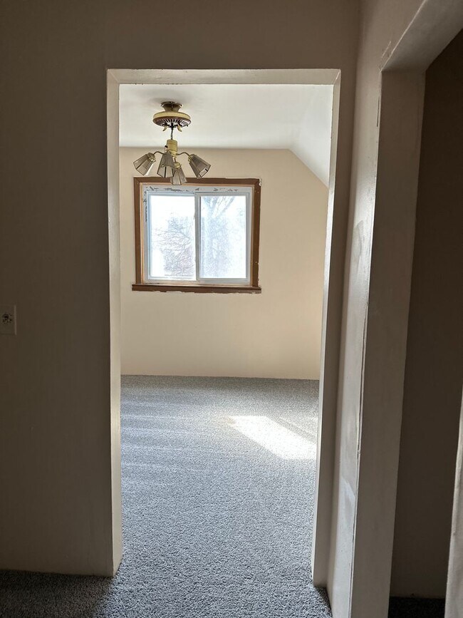 Building Photo - YUO WILL FALL IN LOVE WITH THIS COZY HOME !!!
