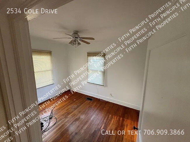 Building Photo - 2534 Cole Dr