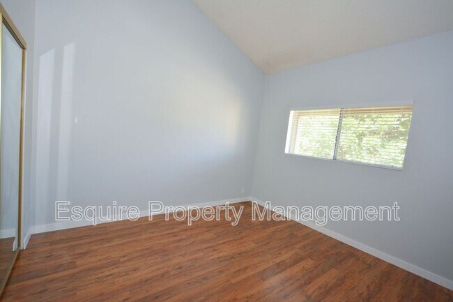 Building Photo - 624 Sunfish Way