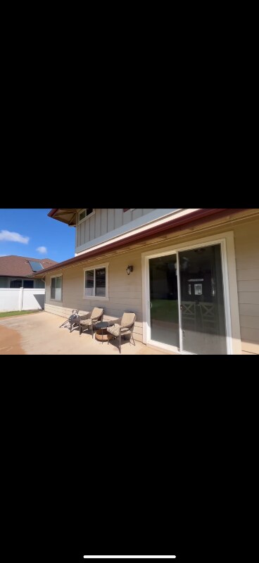 Building Photo - 60 Anamuli St