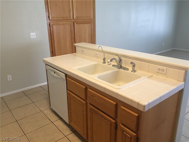 Building Photo - 4371 Mesa Hill Dr