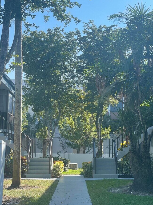 Building Photo - 7523 S Oriole Blvd