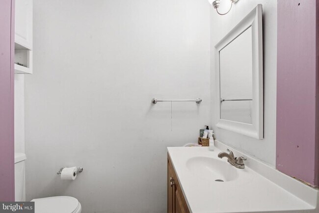 Building Photo - 2042 Headlands Cir