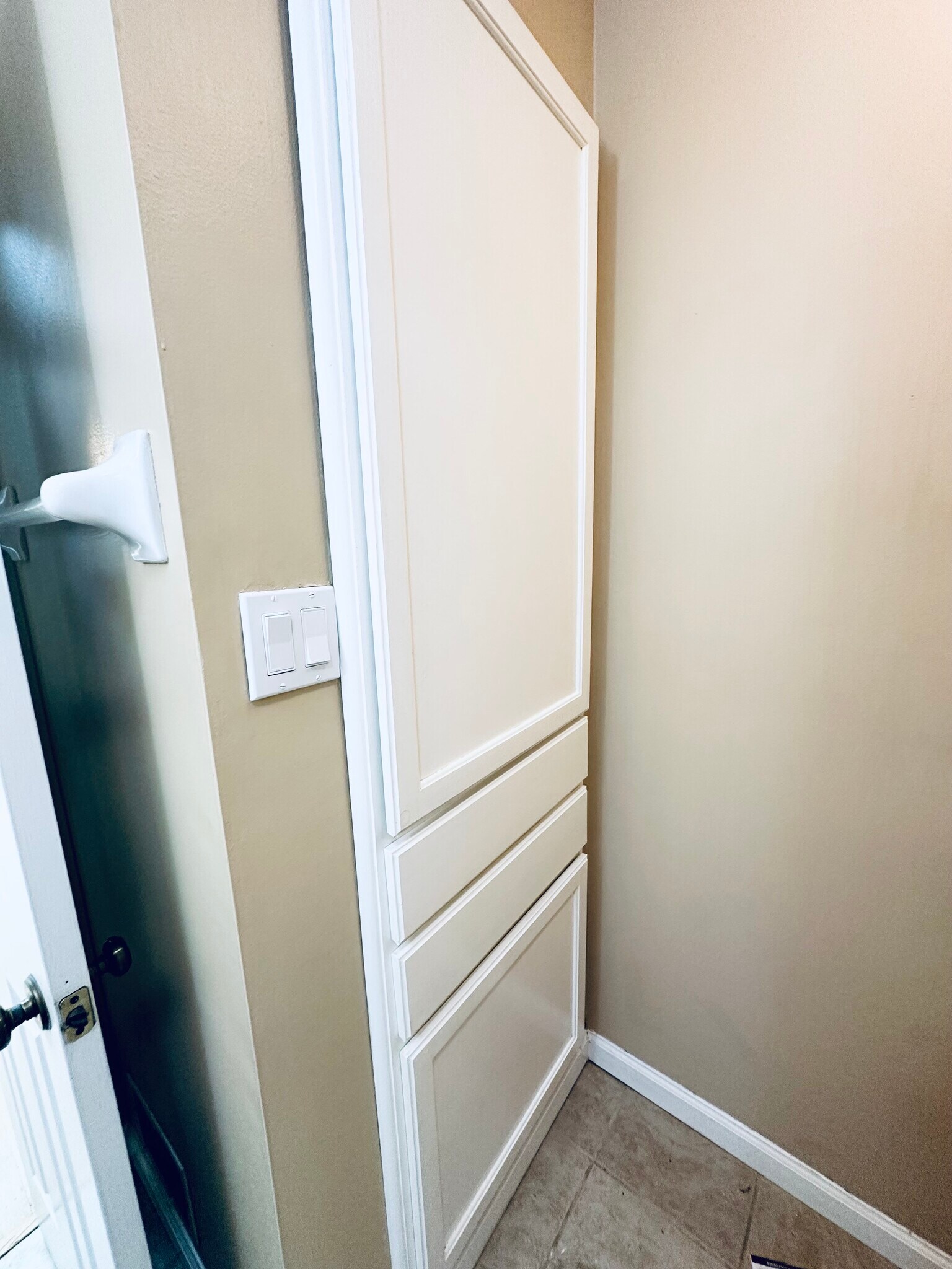 Primary Bathroom Storage - 5030 Laurel Bridge Dr SE