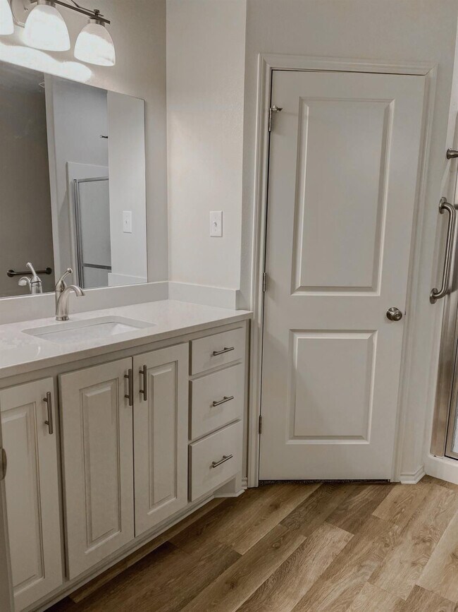 Building Photo - 11913 Evanston Ave