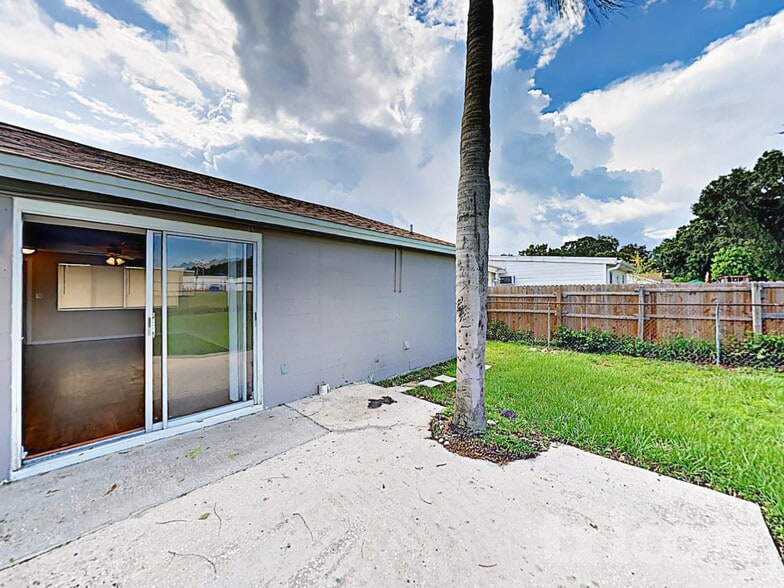 Building Photo - 8213 Greenleaf Cir