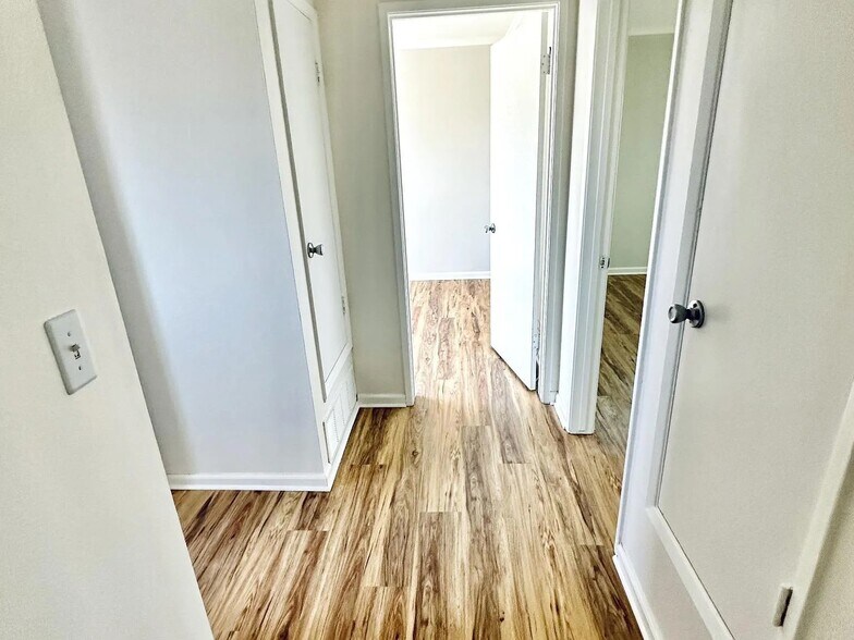 Building Photo - 8452 El Arroyo Dr