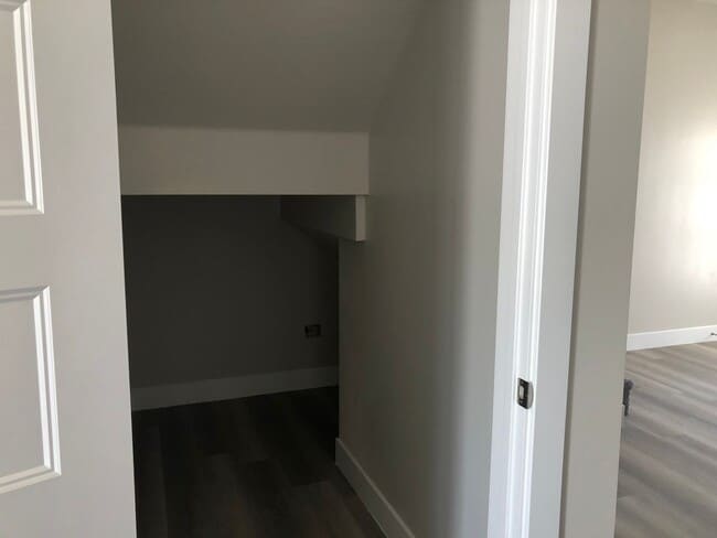 Building Photo - Reduced Rent Modern 3 Bedroom Home for Rent - 18 Month Lease Available!