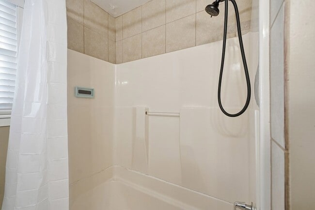 Building Photo - 46 James Dr