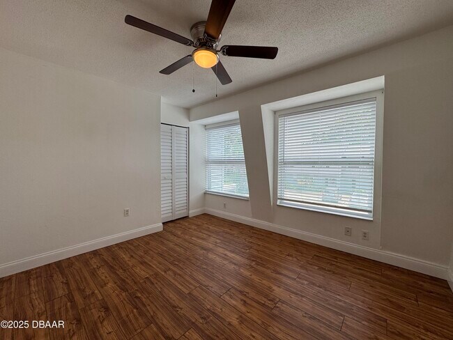 Building Photo - 175 Yorktowne Dr