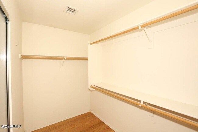 Building Photo - 7931 W Rose Garden Ln