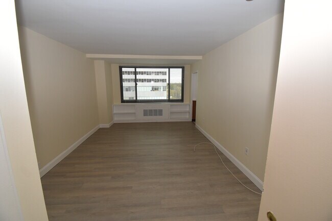 Building Photo - River Place #710-E