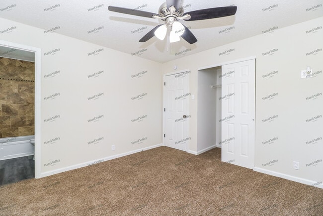 Building Photo - 2238 Outlook Dr