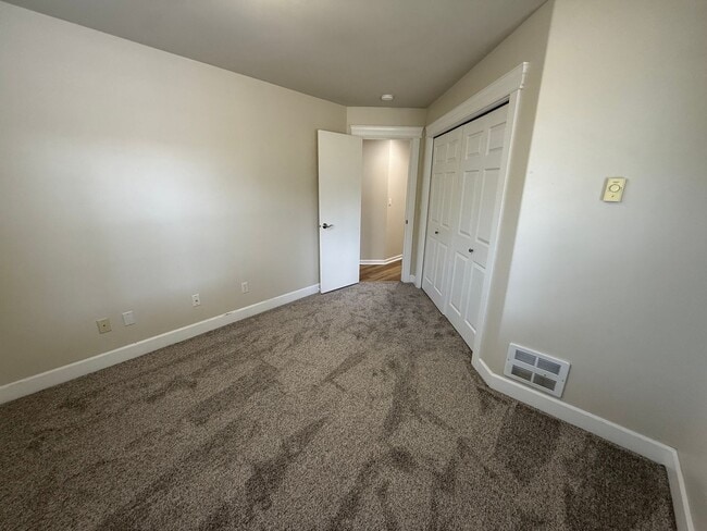 Building Photo - Charming No-Stairs Rambler – Move-In Ready...