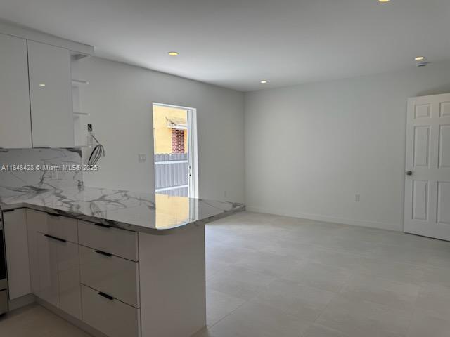 Building Photo - 911 Sharar Ave