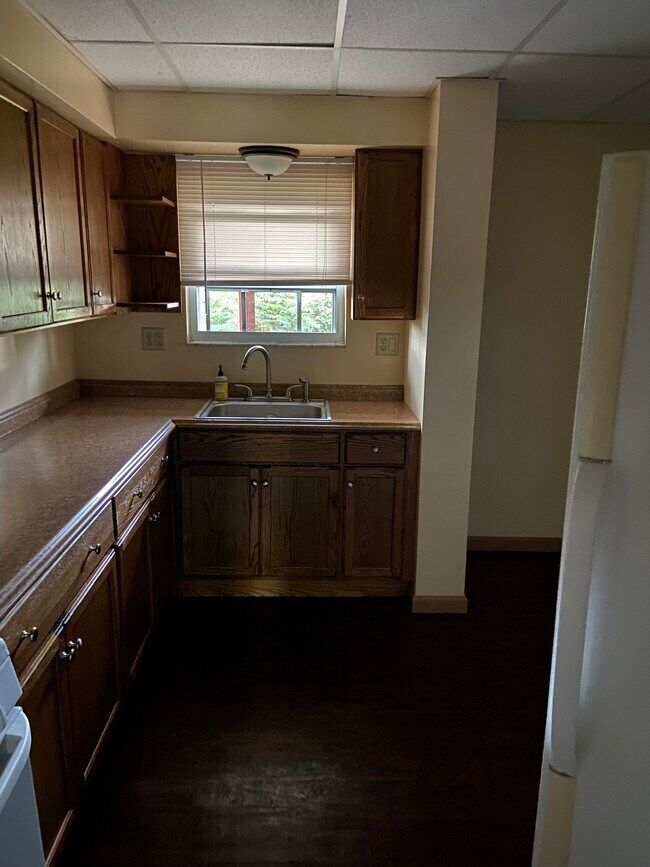 Building Photo - 39 Maple Ave