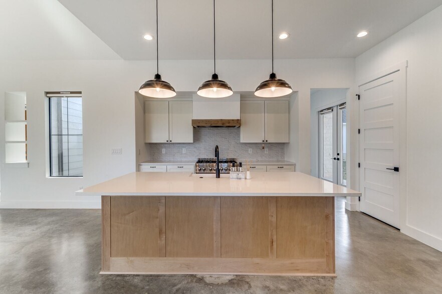 Building Photo - 1211 Westhaven Dr