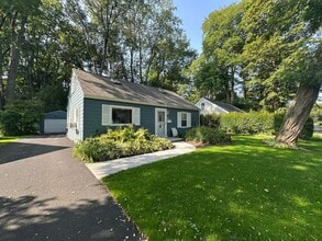 Building Photo - Single Family Home! 2 Bed 2 Bath $2250