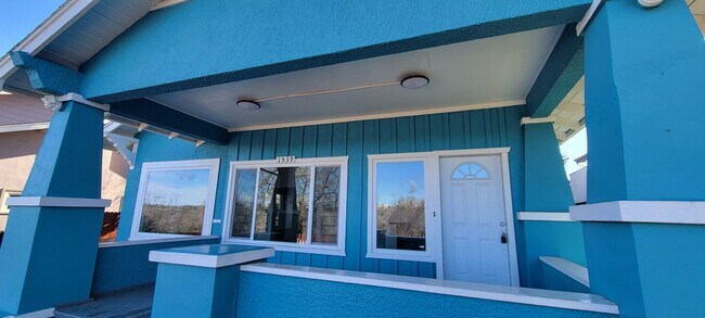 Building Photo - Enjoy The River Breeze On The Front Porch