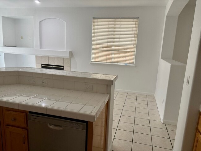 Building Photo - Immaculate 4/2 Single Story (N. Natomas)!   **Please read entire ad for viewings**