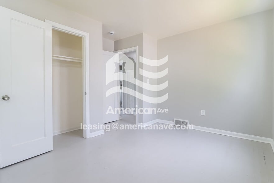 Building Photo - 465 Montana Ave