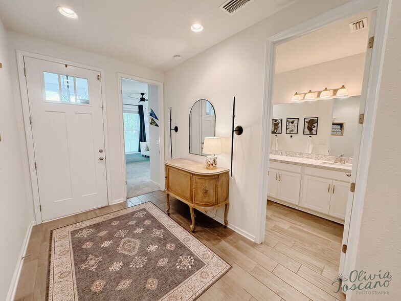 Building Photo - 1078 Persimmon Dr