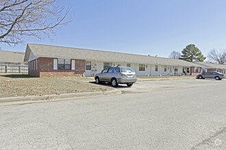 Building Photo - 801 N 17th Place Units 33-41