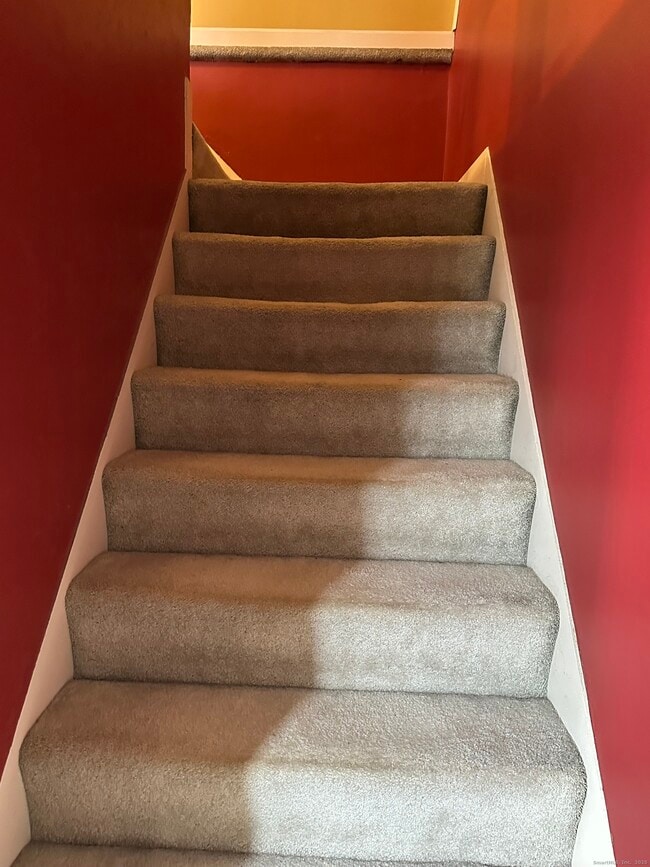 Building Photo - 421 Main St