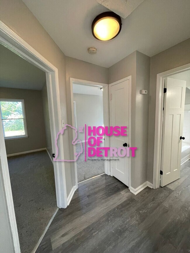 Building Photo - 3 BEDROOM | 1 BATH | FREE PRE SCREEN