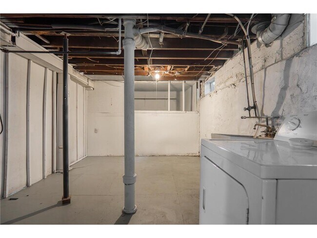 Building Photo - 1020 Wilson Ave