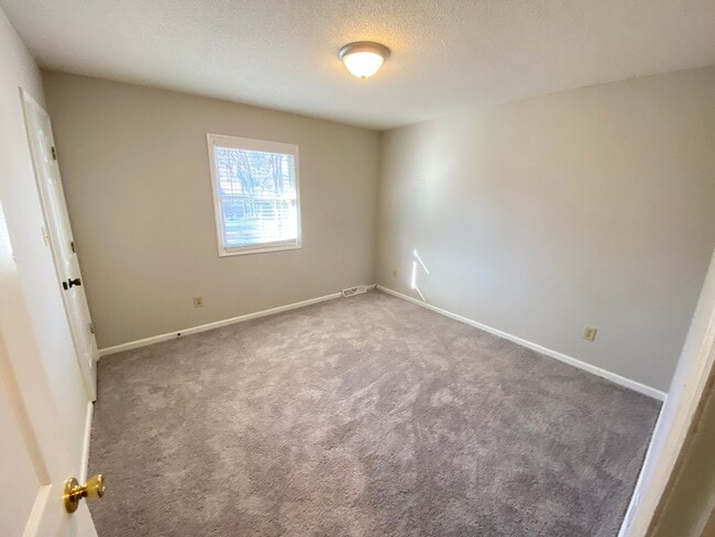 Building Photo - 3bed/2bath house on large lot with garage, Minutes from Hwy 73 and I-85, Close to Concord