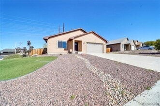 Building Photo - 25 Arrowsmith Dr