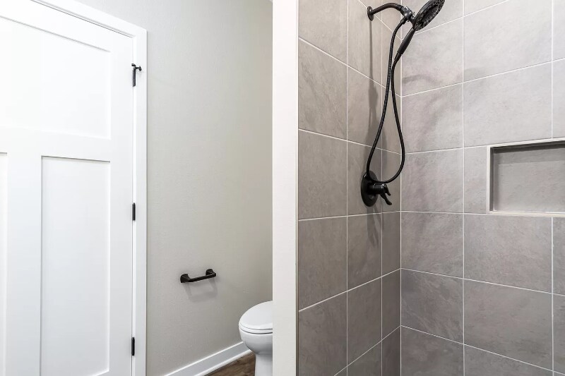 Building Photo - 940 Kings Dr