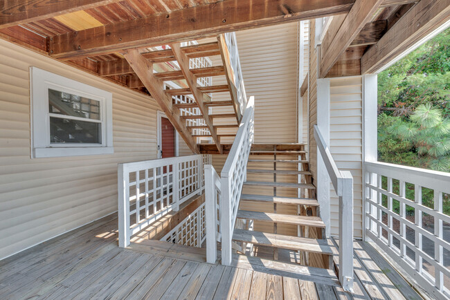 Building Photo - 102 Lantana Ln