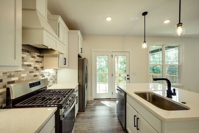 Building Photo - 420 Stonemeadow Rd